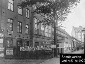Åboulevarden ved nr. 5 ca. 1920.jpg